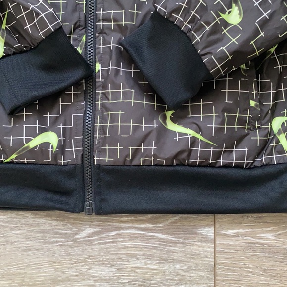 Nike Windbreaker - Picture 5 of 9
